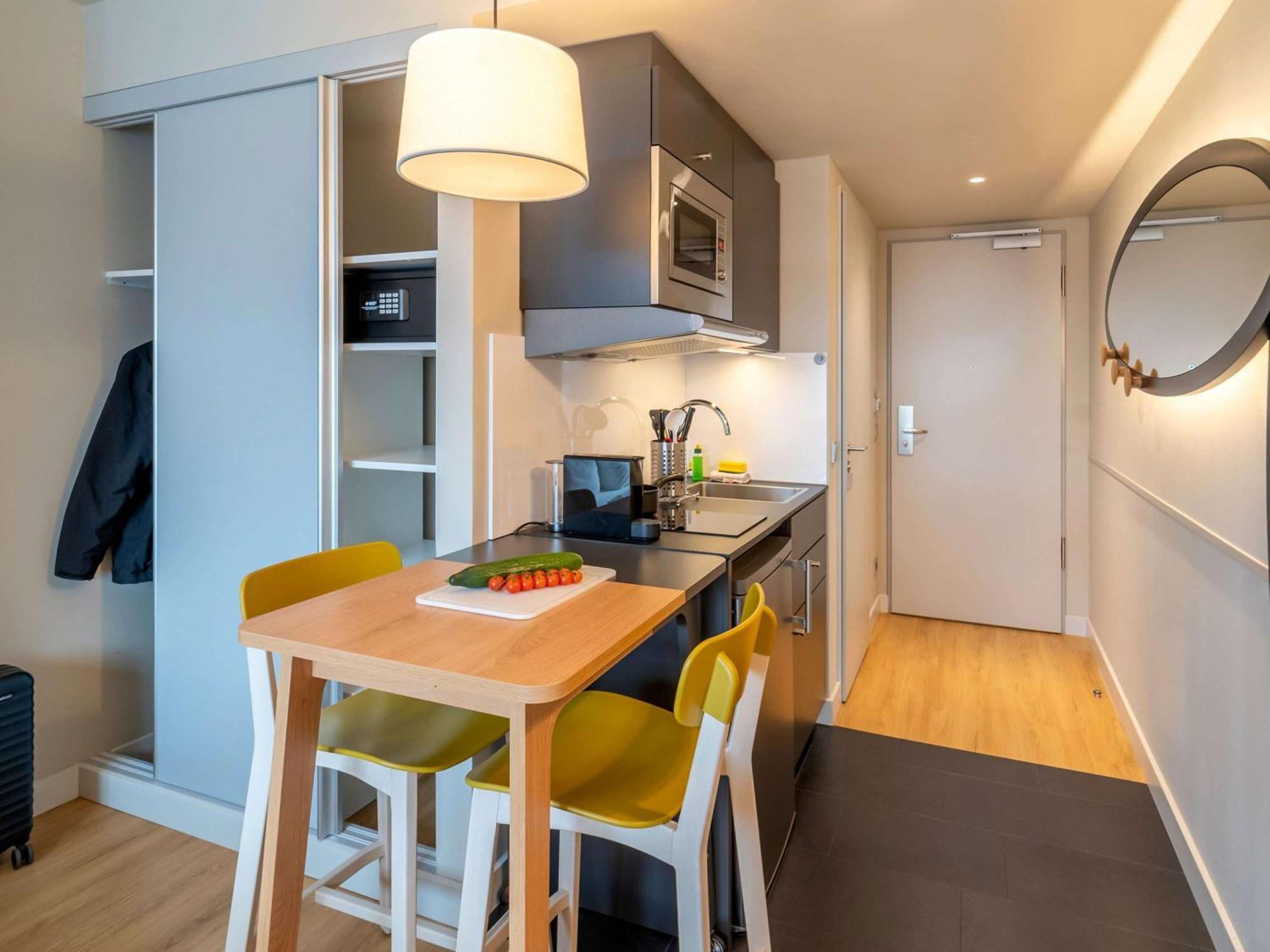 Hotel Adagio Access